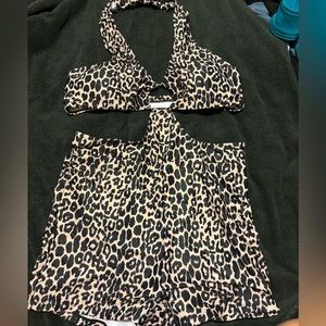 Swimsuit Leopard Pattern Ring
Linked Cut-out One Piece Swimsuit